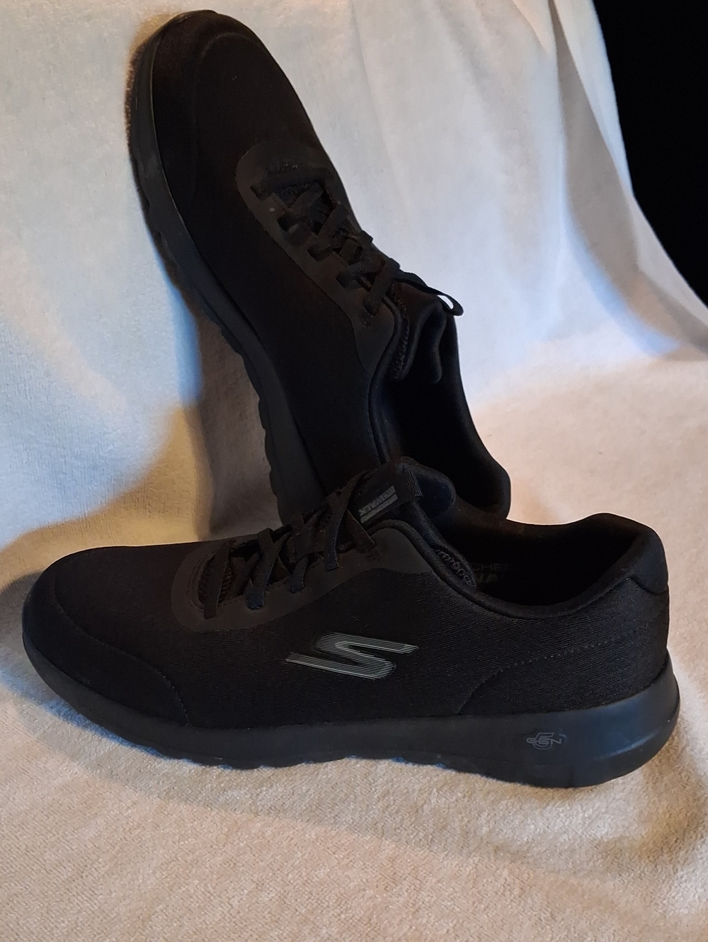 Skechers Women's Black Go Walk Lace-Up Athletic Sneakers